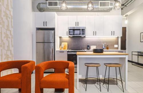 Historic Core Apartamento | Stunning 1 BDR 1 BTH Modern Loft with Pool, Jacuzzi in DTLA!