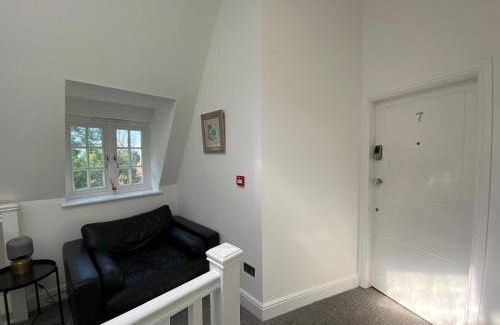 Tadworth Apartamento | Stunning 1 Bed Apartment - Perfect for Couples or Solo Stays
