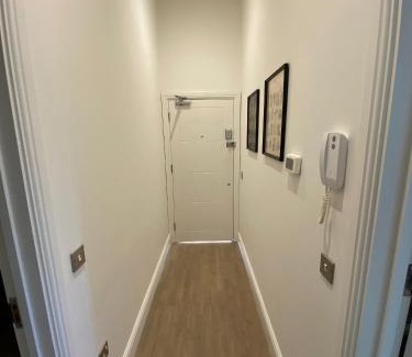 Tadworth Apartamento | Stunning 1 Bed Apartment - Perfect for Couples or Solo Stays