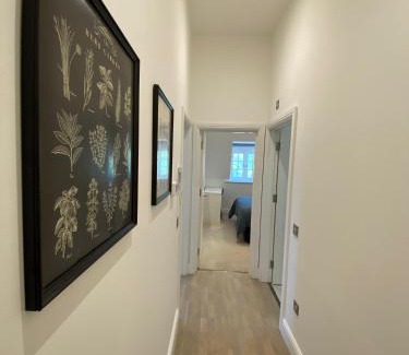 Tadworth Apartamento | Stunning 1 Bed Apartment - Perfect for Couples or Solo Stays