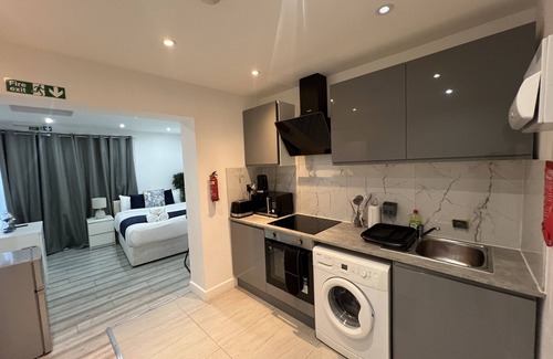 South Harrow Apartamento | Stunning 1-bed Apartment in Harrow With Parking