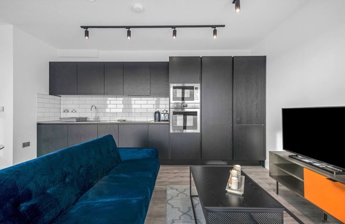 East Acton Casa | Stunning 1 bedroom Pet Friendly Apartment in Icon Tower near Ealing