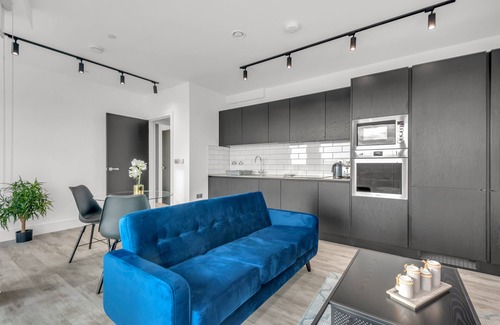 East Acton Casa | Stunning 1 bedroom Pet Friendly Apartment in Icon Tower near Ealing