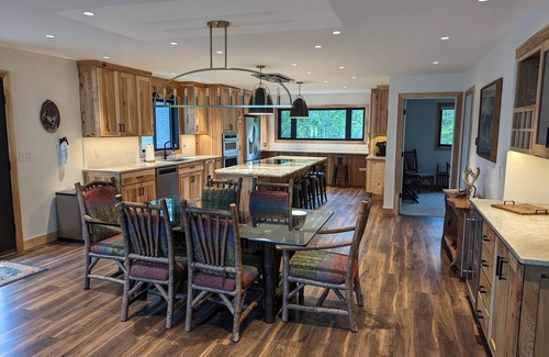 Woodruff Casa | Impresionantes vistas de 180 grados desde los 520 pies de Gresham Retreat frente al lago privado