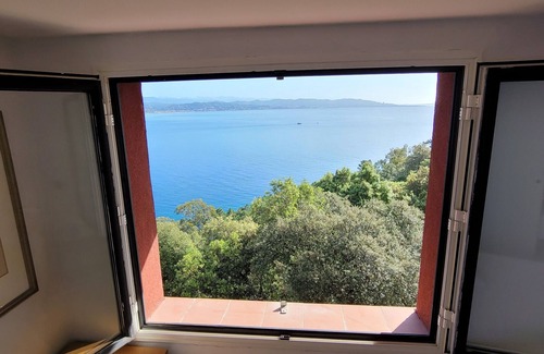 Theoule-Superieur Casa | Magnífica vista al mar y la bahía de Cannes a 180 ° para esta villa de 100 m de mar con piscina