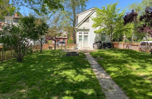 St. Charles Historic District Casa | Stunning 1890's Home - Sleeps 8!