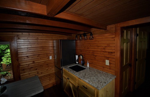 Saluda Cabaña | Stunning 1927 Historic RR Caboose X61 Train car with Master Suite Sleeps 4