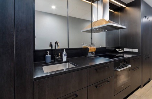 Kingston Apartamento | Stunning 1BR Apartment with Water Views