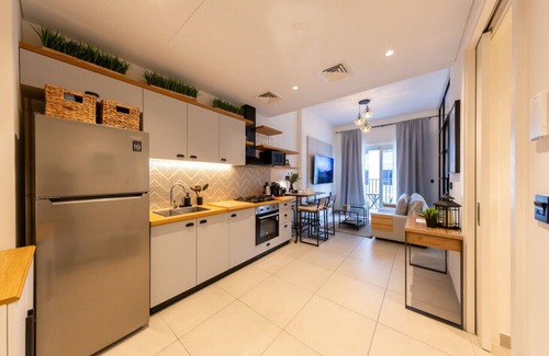 Al Quoz Apartamento | Stunning 1BR in Prestigious Community