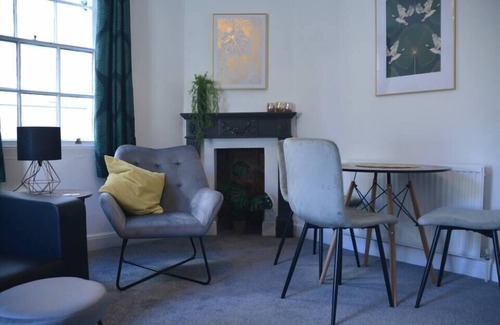 Cheltenham Apartamento | Stunning 2 BD Apartment in Cheltenham