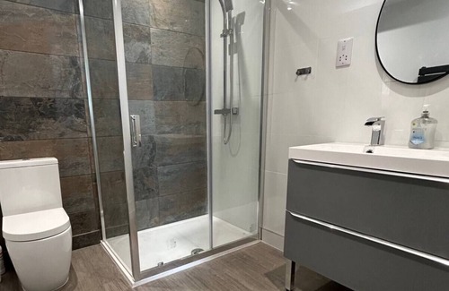 Cheltenham Apartamento | Stunning 2 BD Apartment in Cheltenham