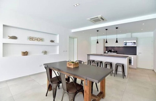 Little Bay Apartamento | Stunning 2 BD Ocean View - Terraces Lt Bay