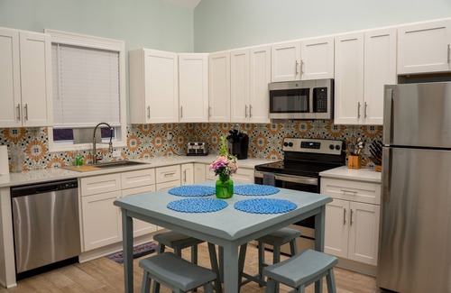 Rogersville Condominio | Stunning 2-Bed, 1-Bath Condo Overlooking Blue Water Creek