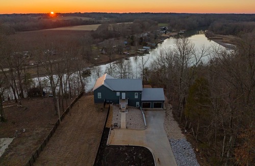 Rogersville Condominio | Stunning 2-Bed, 1-Bath Condo Overlooking Blue Water Creek