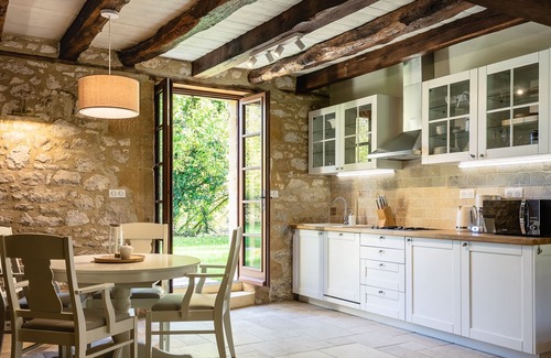 Carlux Casa | Stunning 2-Bed restored House privert river view