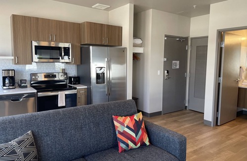 Riverside Apartamento | Stunning 2 Bed Travel Apartment in the Heart of Spokane's Restaurant Scene
