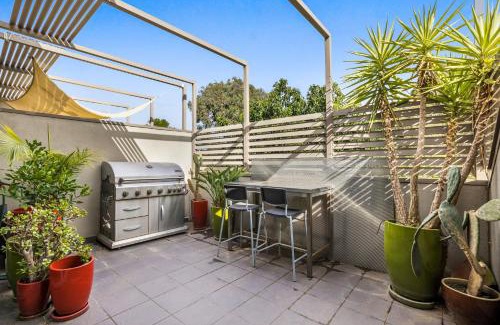 Northcote Apartamento | Stunning 2-Bed Unit with BBQ Patio near Dining