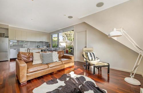 Northcote Apartamento | Stunning 2-Bed Unit with BBQ Patio near Dining