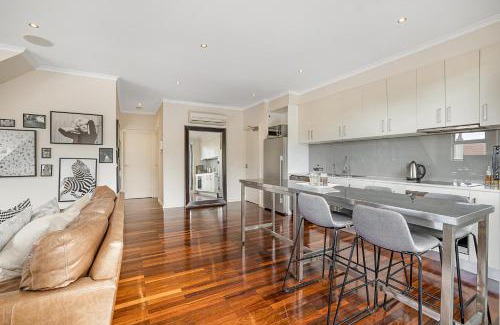 Northcote Apartamento | Stunning 2-Bed Unit with BBQ Patio near Dining