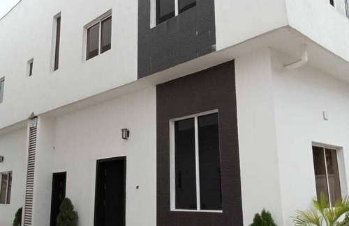 Ajah Apartamento | Stunning 2-Bedroom, 3-bathroom Apartment Lekki 2