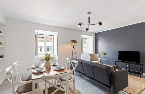 Belem Apartamento | Stunning 2-Bedroom Apt, Sleeps 5 nr Belém
