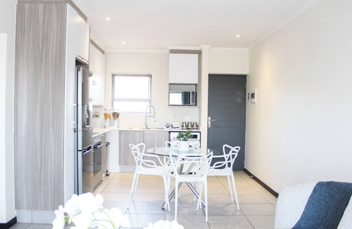 Lone Hill Apartamento | Stunning 2-bedroom apartment with WiFi near Monte Casino