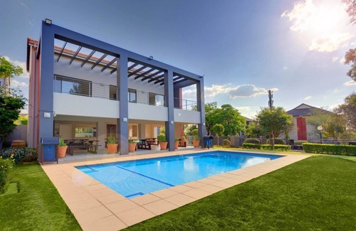 Lone Hill Apartamento | Stunning 2-bedroom apartment with WiFi near Monte Casino