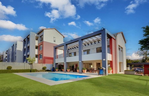 Lone Hill Apartamento | Stunning 2-bedroom apartment with WiFi near Monte Casino