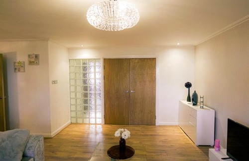 Century Wharf Apartamento | Stunning 2-Bedroom Apartment in Cardiff Bay w/Gym