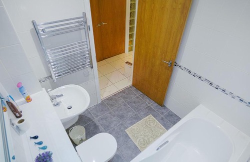 Century Wharf Apartamento | Stunning 2-Bedroom Apartment in Cardiff Bay w/Gym
