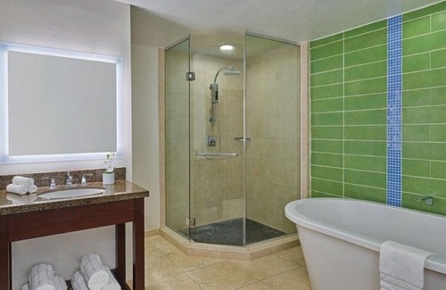 Estate Bethany Condominio | Stunning 2-bedroom condo in Coral Vista. Available over Thanksgiving 2024!