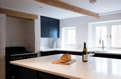 Arundel Casa | Stunning 2 Bedroom Detached Home in Arundel with Private Courtyard