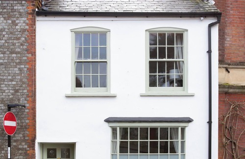 Arundel Casa | Stunning 2 Bedroom Detached Home in Arundel with Private Courtyard