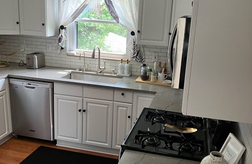 South Hills Casa | Stunning 2-bedroom Home w/ WiFi, AC in Brookline Pittsburgh,PA