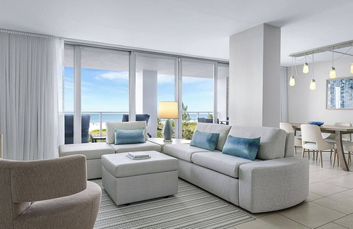 Marco Island Complejo | Stunning 2-bedroom Beachfront Resort on Marco Island, Florida
