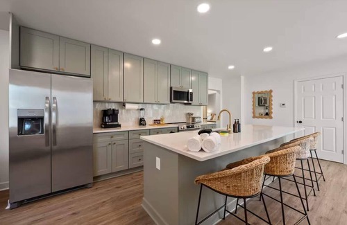 Clintonville Apartamento | Stunning 2 BR - Parking and Walk to Park