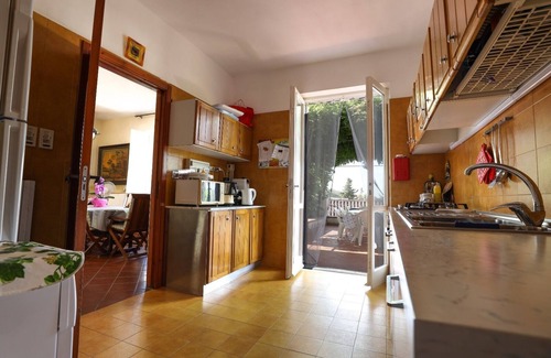 Laureana Cilento Villa | Impresionante villa de 2 pisos con piscina y cancha de tenis
