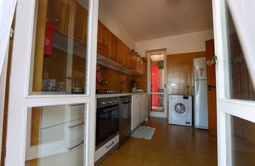 Laureana Cilento Villa | Impresionante villa de 2 pisos con piscina y cancha de tenis