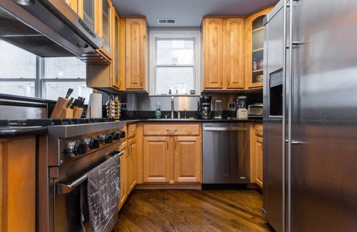 Noble Square Apartamento | Stunning 2 Floor Apt with Rooftop - view of Loop!