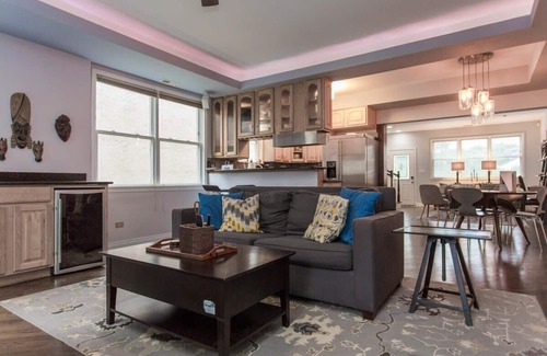 Noble Square Apartamento | Stunning 2 Floor Apt with Rooftop - view of Loop!