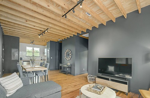 Downtown Apartamento | Stunning 2BD Unit Perfect for Weekend Stays!