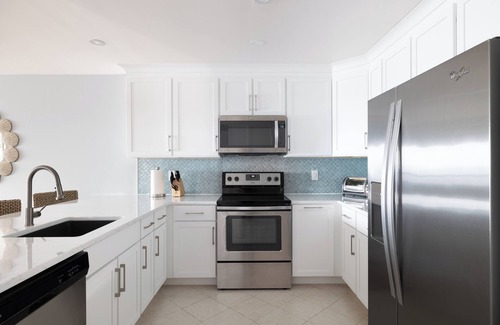 Pine Knoll Shores Condominio | Stunning 2BDR Oceanfront Condo in Peaceful Pine Knoll Shores
