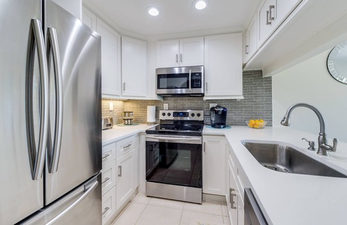 Central Naples Condominio | Impresionante condominio 2BR / 2BA en el corazón de Nápoles