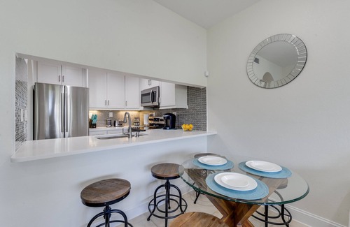Central Naples Condominio | Impresionante condominio 2BR / 2BA en el corazón de Nápoles