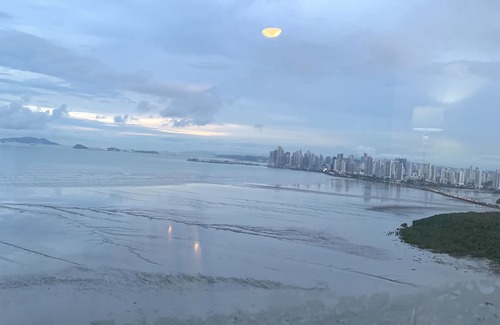 Costa del Este Condominio | 3000 + pies cuadrados de lujo para usted y su familia