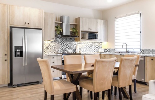 Paraíso Escondido Apartamento | Stunning 2BR Condo - 5 min to Beach