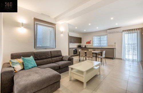 Pieta Apartamento | Stunning 2BR penthouse with harbour view & BBQ by 360 Estates