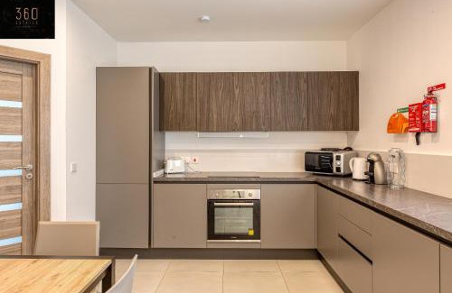 Pieta Apartamento | Stunning 2BR penthouse with harbour view & BBQ by 360 Estates