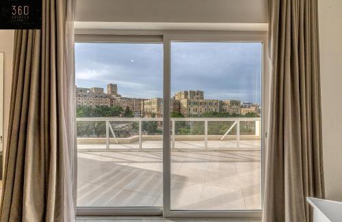 Pieta Apartamento | Stunning 2BR penthouse with harbour view & BBQ by 360 Estates