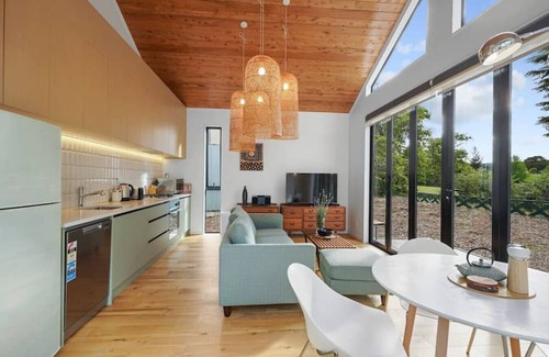 Henderson Valley Casa | Stunning 2BR Retreat in Tranquil Henderson | WIFI